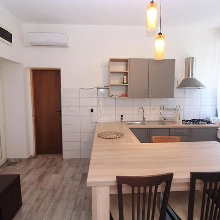 Se-Na Apartment Pula Exterior photo
